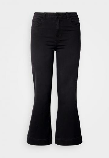 Клешеные джинсы