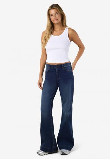 Клешеные джинсы