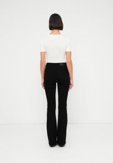 Клешеные джинсы