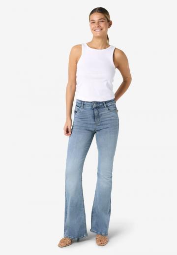 Клешеные джинсы