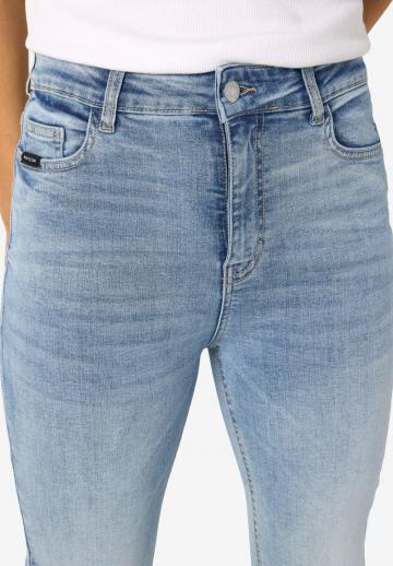 Клешеные джинсы