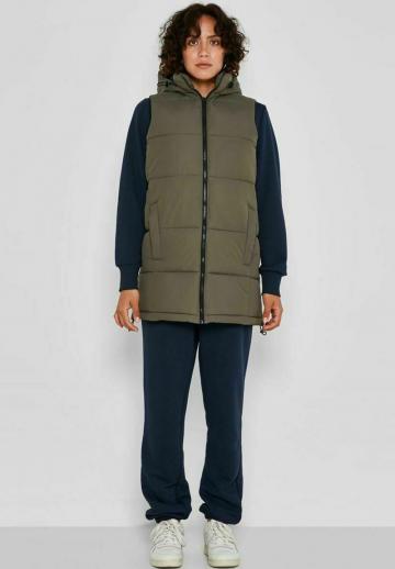 Длинный жилет