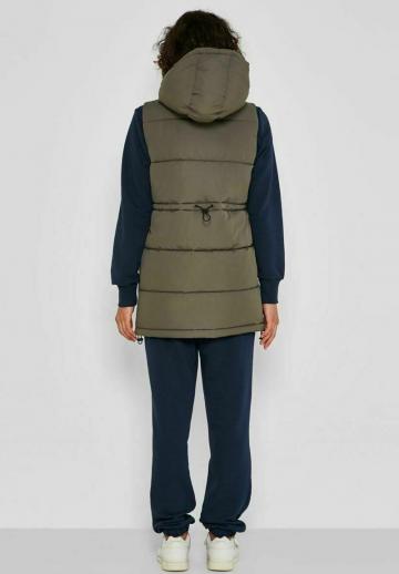 Длинный жилет