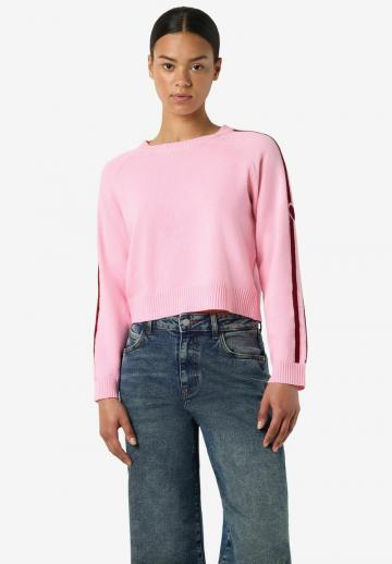 Пуловер в полоску