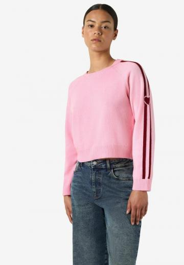 Пуловер в полоску