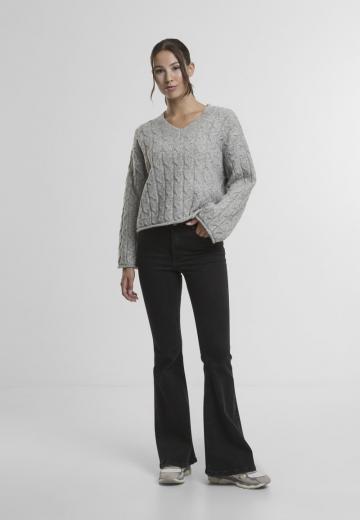 Пуловер с вырезом V