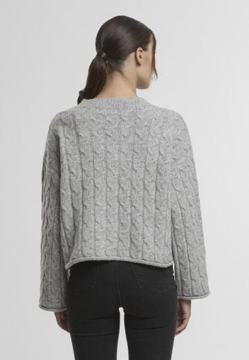 Пуловер с вырезом V