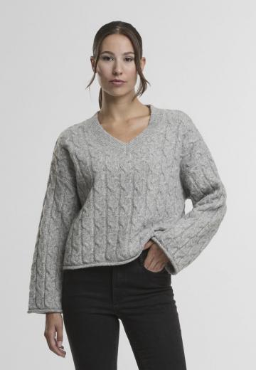Пуловер с вырезом V