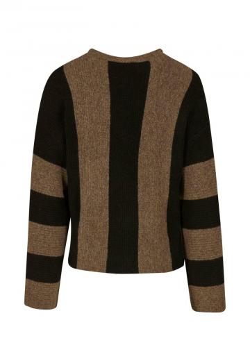 Пуловер в полоску