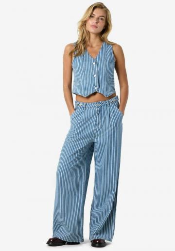 Джинсовая жилетка