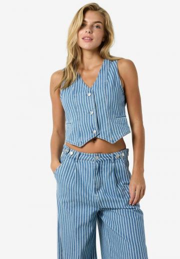 Джинсовая жилетка