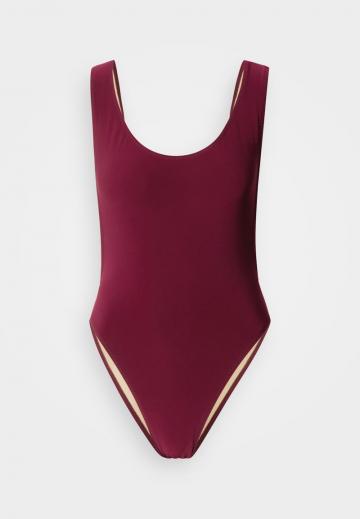 Слитный купальник