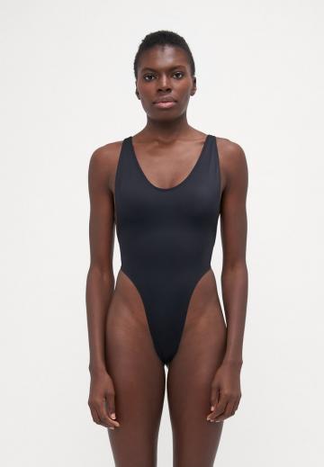 Слитный купальник