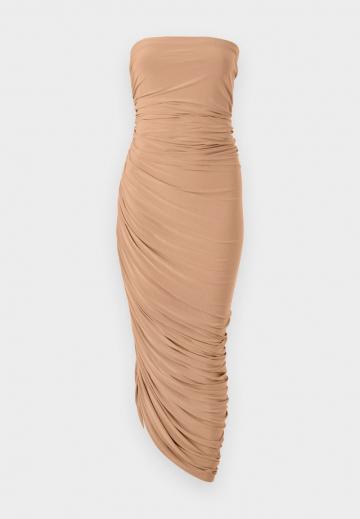 Платье без бретелек