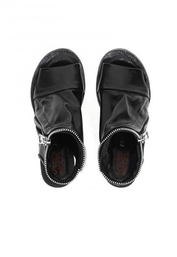 Босоножки на танкетке