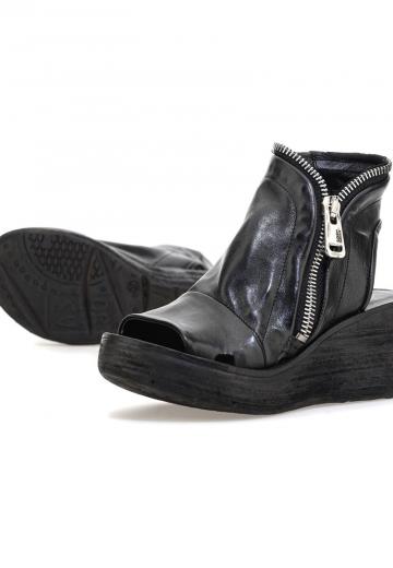 Босоножки на танкетке