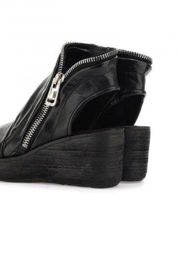 Босоножки на танкетке