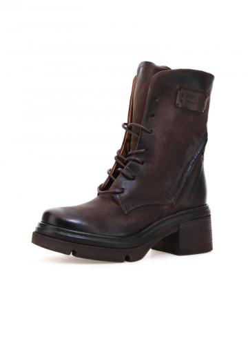 Ботинки на шнуровке