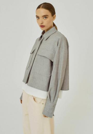 Куртка с накладнымит карманами