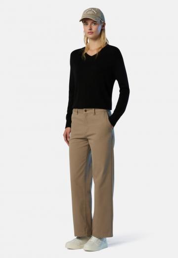 Пуловер с вырезом V