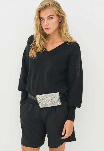 Пуловер с вырезом V