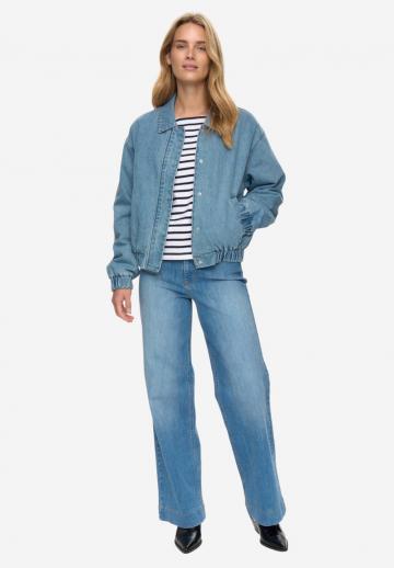 Джинсовая куртка
