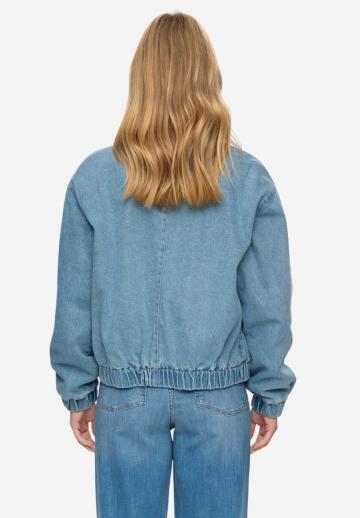 Джинсовая куртка