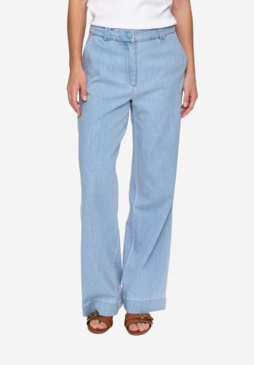 Прямые джинсы