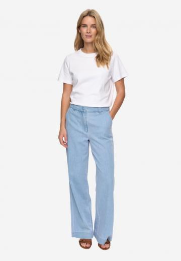 Прямые джинсы