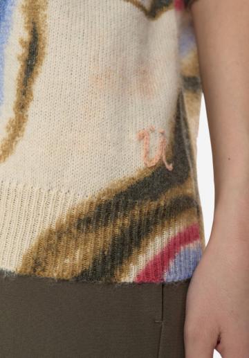 Вязаный жилет