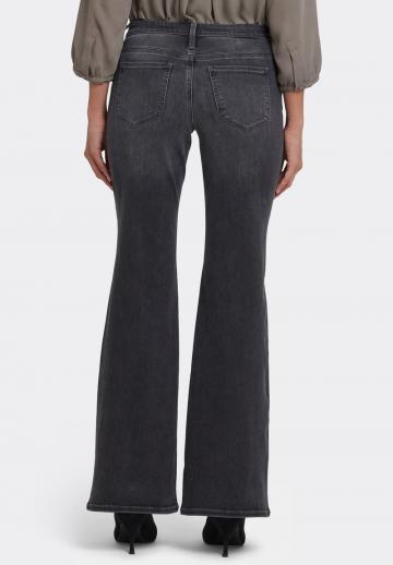 Клешеные джинсы