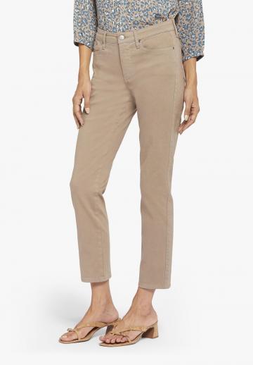 Короткие джинсы