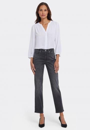 Короткие джинсы