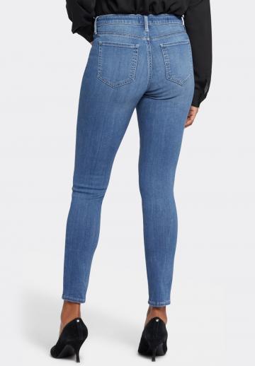 Короткие джинсы