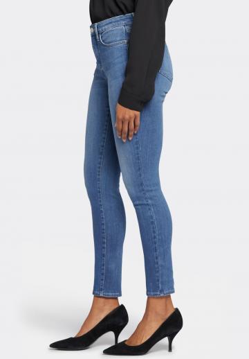 Короткие джинсы