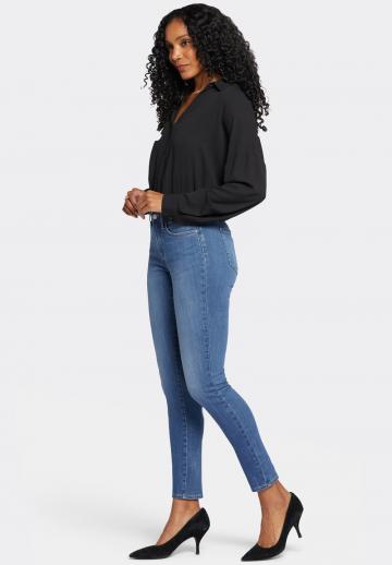 Короткие джинсы