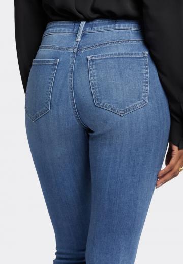 Короткие джинсы