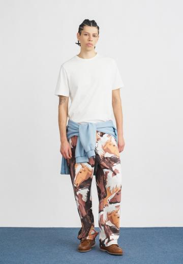 Прямые джинсы