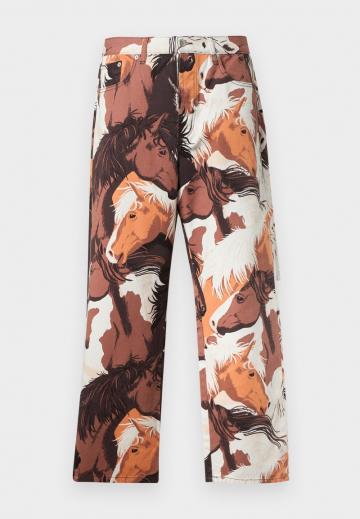 Прямые джинсы