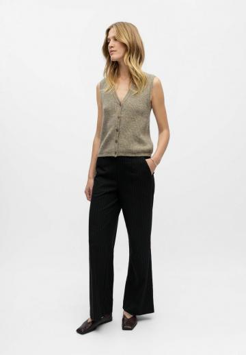 Вязаный жилет