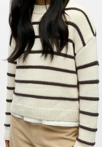 Пуловер в полоску