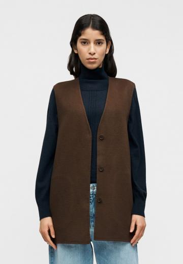 Длинный жилет