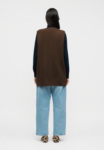 Длинный жилет