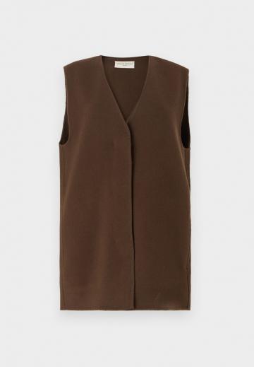 Длинный жилет