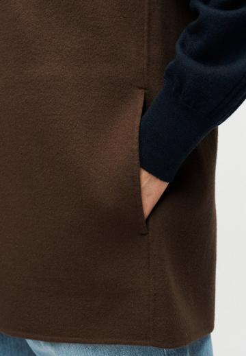 Длинный жилет