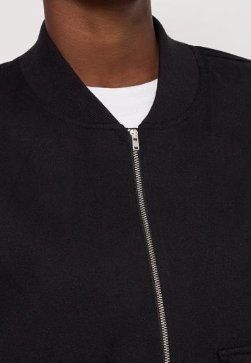 Куртка с накладнымит карманами