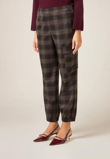 Брюки с накладными карманами