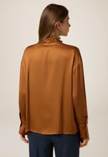 Атласная блузка