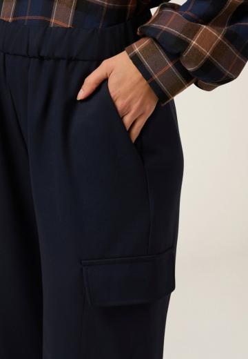 Брюки с накладными карманами