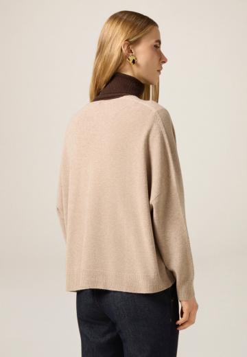 Пуловер с вырезом V